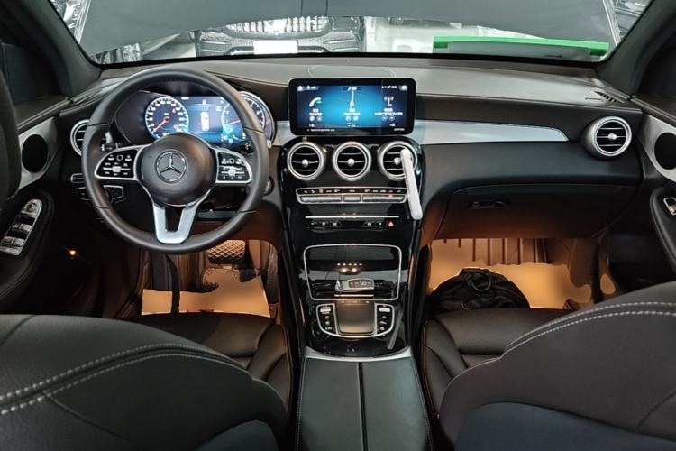 Used Mercedes-Benz GLC 2022 Facelifted GLC 260 L 4MATIC Dynamic Edition Center Console