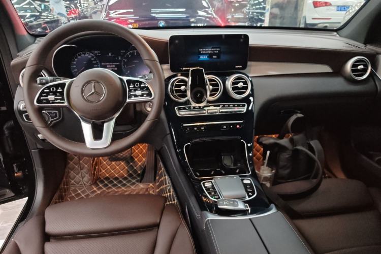Used Mercedes-Benz GLC 2022 Refreshed GLC 260 L 4MATIC Dynamic Edition Center Console