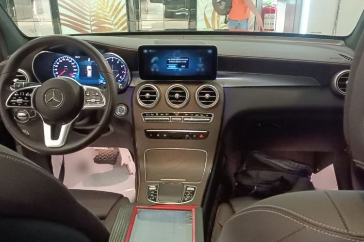 Used Mercedes-Benz GLC 2022 Second Facelift GLC 260 L 4MATIC Luxury Edition Center Console