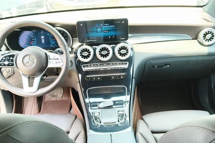 Used Mercedes-Benz GLC 2022 Refreshed GLC 260 L 4MATIC Dynamic Edition Center Console