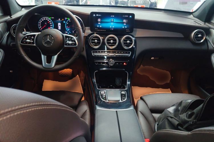 Used Mercedes-Benz GLC 2022 Facelifted GLC 260 L 4MATIC Dynamic Edition Center Console