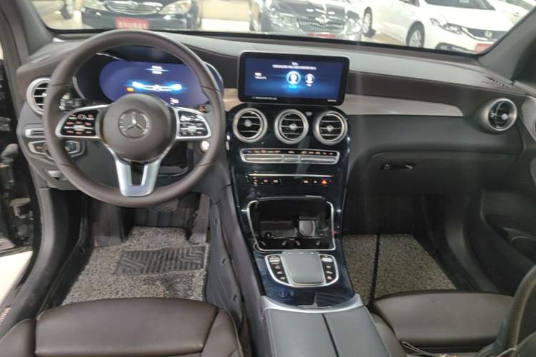 Used Mercedes-Benz GLC 2022 Facelifted GLC 260 L 4MATIC Dynamic Edition Center Console