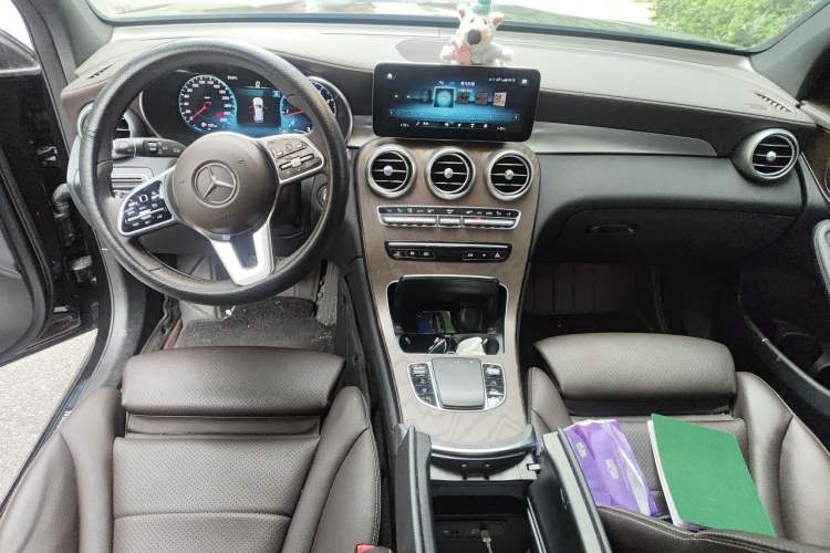Used Mercedes-Benz GLC 2022 Second Facelift GLC 260 L 4MATIC Luxury Edition Center Console