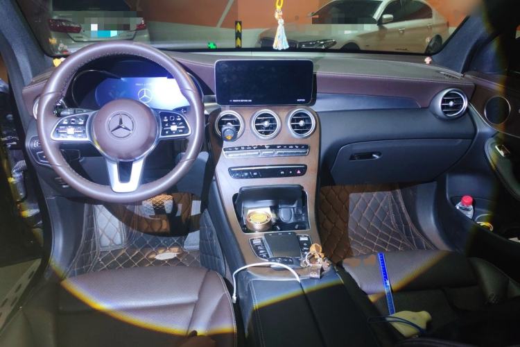Used Mercedes-Benz GLC 2022 Second Facelift GLC 260 L 4MATIC Luxury Edition Center Console
