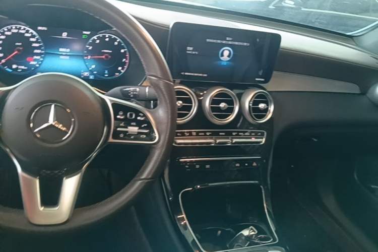 Used Mercedes-Benz GLC 2022 Facelifted GLC 260 L 4MATIC Dynamic Edition Center Console