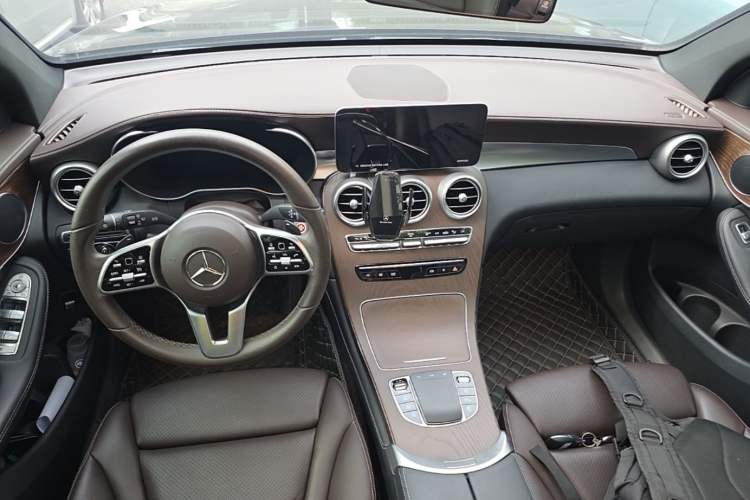 Used Mercedes-Benz GLC 2022 GLC 260 L 4MATIC Luxury Model Center Console