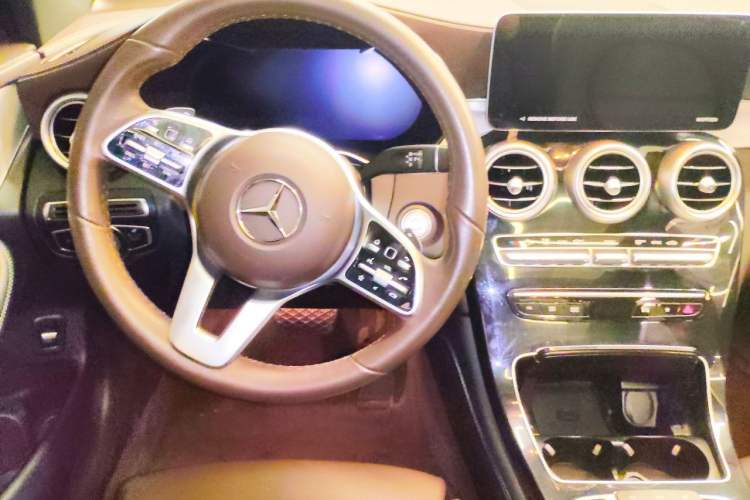 Used Mercedes-Benz GLC 2022 Refreshed GLC 260 L 4MATIC Dynamic Edition Center Console