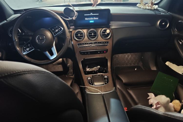 Used Mercedes-Benz GLC 2022 GLC 260 L 4MATIC Luxury Model Center Console