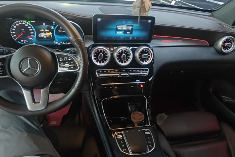 Used Mercedes-Benz GLC 2022 Second Facelift GLC 260 L 4MATIC Dynamic Edition Center Console