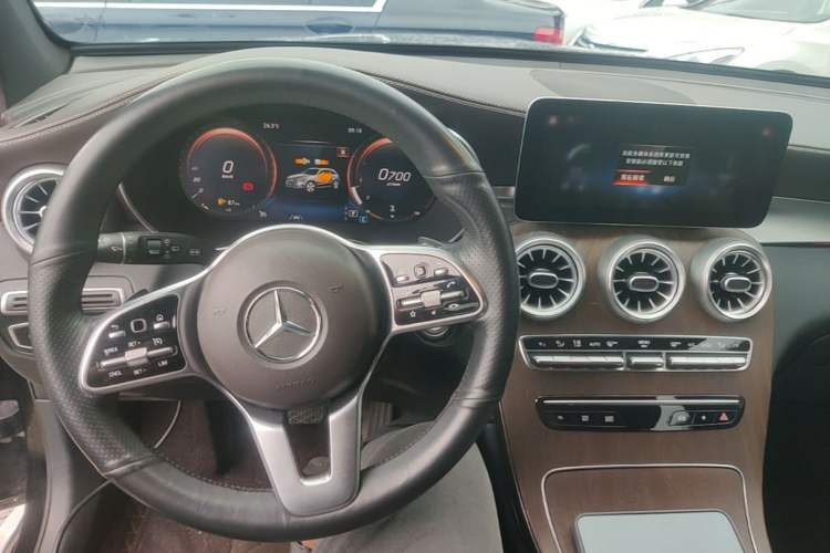 Used Mercedes-Benz GLC 2022 GLC 300 L 4MATIC Dynamic Model Center Console