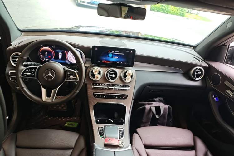 Used Mercedes-Benz GLC 2022 GLC 260 L 4MATIC Luxury Model Center Console