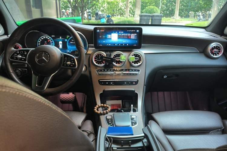 Used Mercedes-Benz GLC 2022 Facelift GLC 260 L 4MATIC Luxury Edition Center Console