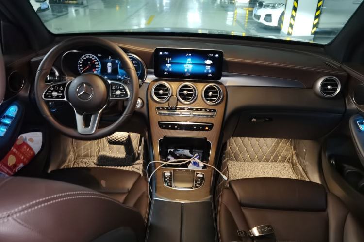 Used Mercedes-Benz GLC 2022 GLC 300 L 4MATIC Dynamic Edition Prestige Model Center Console