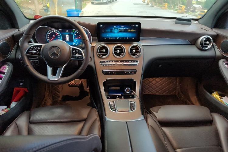 Used Mercedes-Benz GLC 2022 GLC 300 L 4MATIC Dynamic Edition Prestige Model Center Console