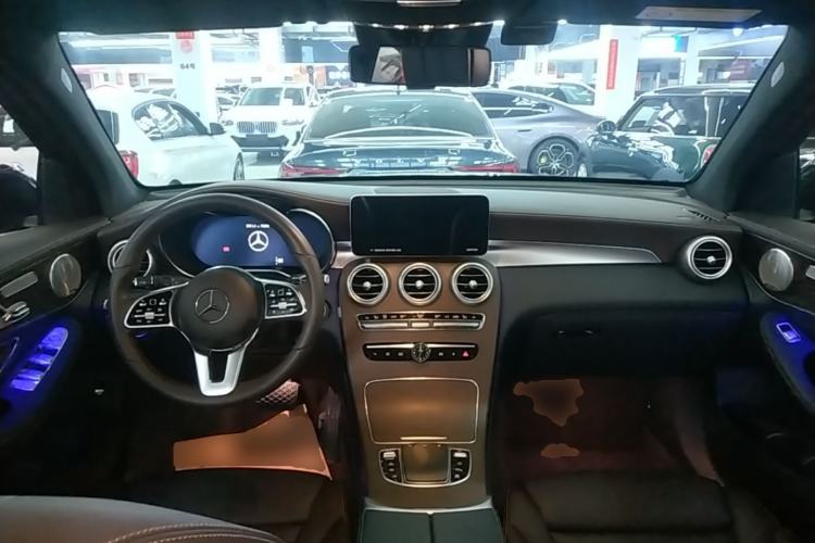 Used Mercedes-Benz GLC 2022 GLC 300 L 4MATIC Dynamic Model Center Console