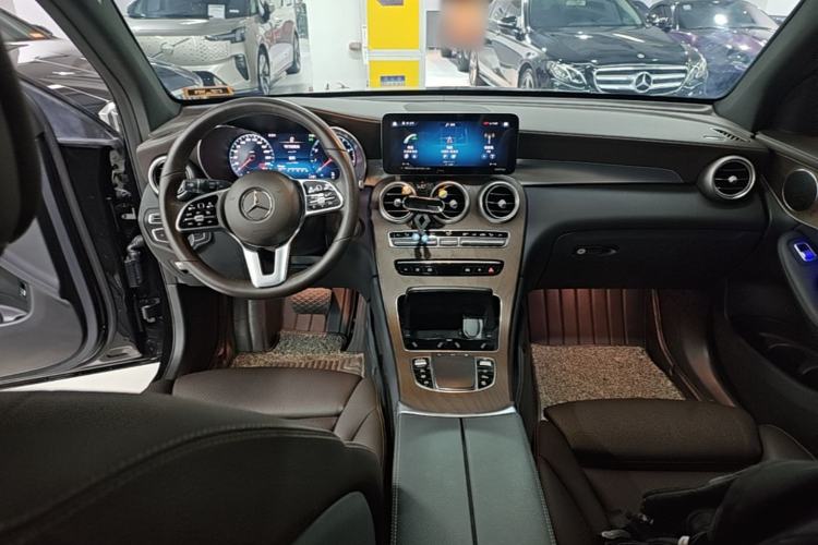 Used Mercedes-Benz GLC 2022 Second Facelift GLC 260 L 4MATIC Luxury Edition Center Console