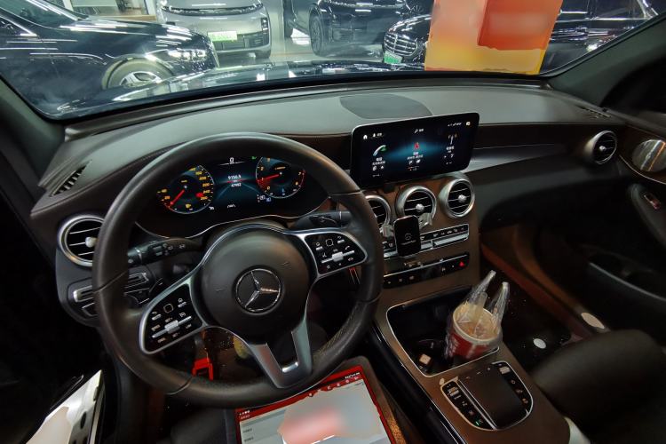 Used Mercedes-Benz GLC 2022 GLC 300 L 4MATIC Dynamic Model Center Console