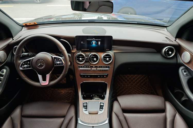 Used Mercedes-Benz GLC 2022 GLC 300 L 4MATIC Dynamic Model Center Console