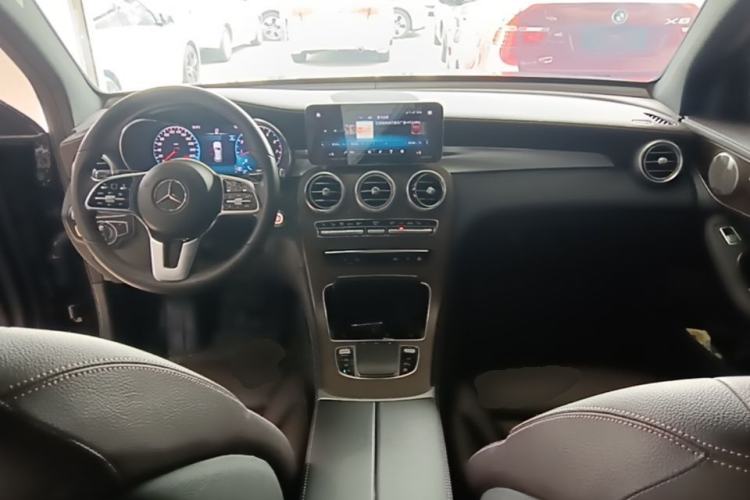 Used Mercedes-Benz GLC 2022 Refreshed GLC 300 L 4MATIC Dynamic Edition Center Console
