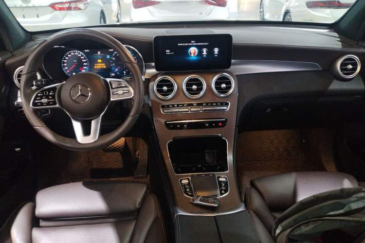 Used Mercedes-Benz GLC 2022 GLC 300 L 4MATIC Dynamic Edition Prestige Model Center Console