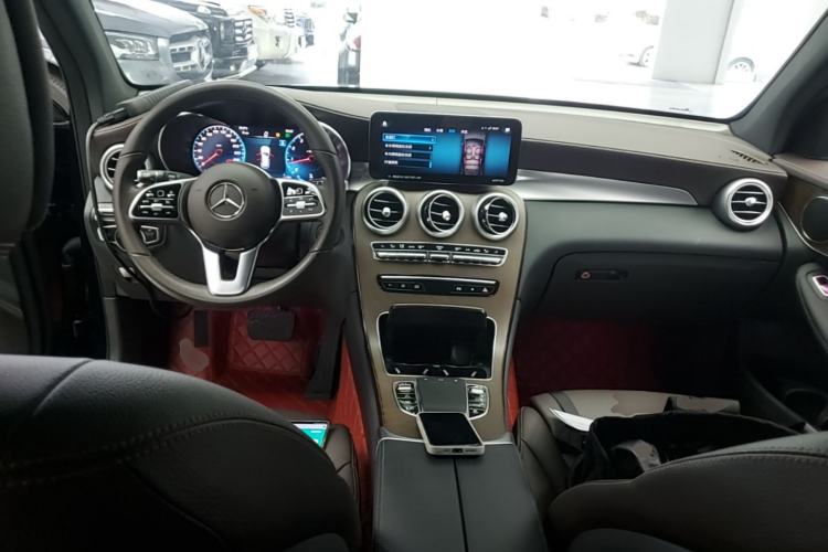 Used Mercedes-Benz GLC 2022 Second Facelift GLC 260 L 4MATIC Luxury Edition Center Console