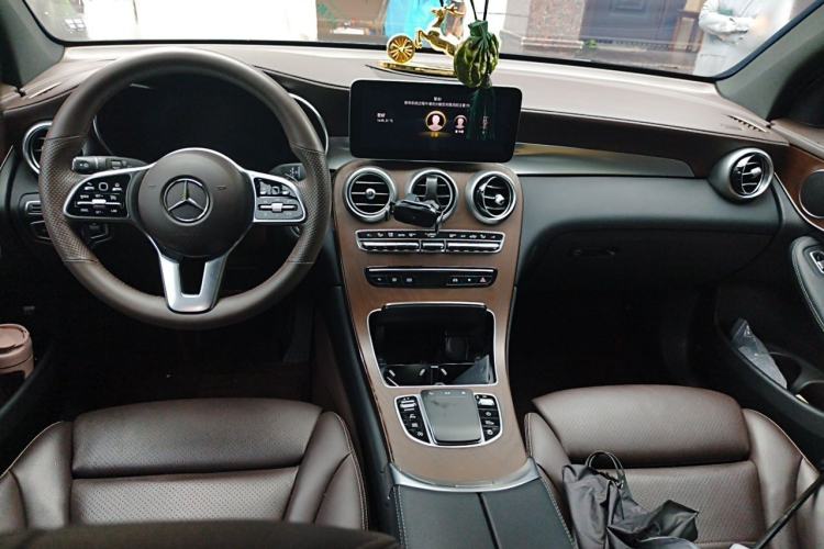 Used Mercedes-Benz GLC 2022 GLC 300 L 4MATIC Dynamic Edition Prestige Model Center Console