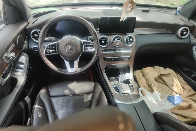 Used Mercedes-Benz GLC 2022 Second Facelift GLC 260 L 4MATIC Luxury Edition Center Console