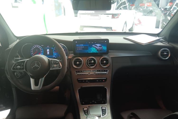 Used Mercedes-Benz GLC 2022 Facelift GLC 260 L 4MATIC Luxury Edition Center Console