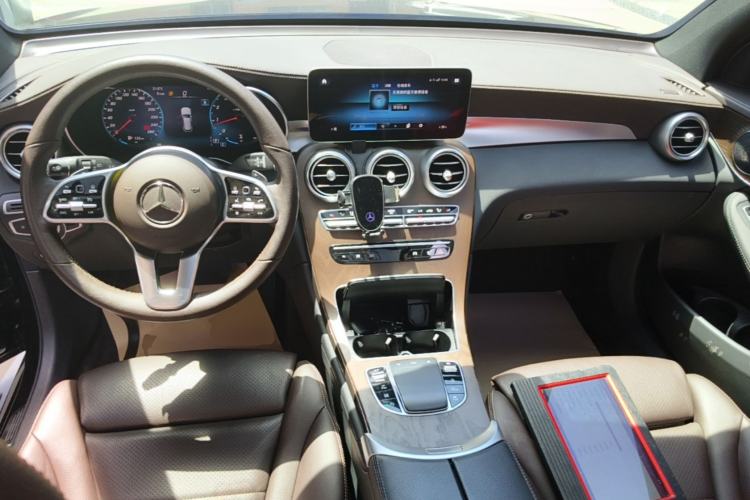 Used Mercedes-Benz GLC 2022 Second Facelift GLC 260 L 4MATIC Luxury Edition Center Console