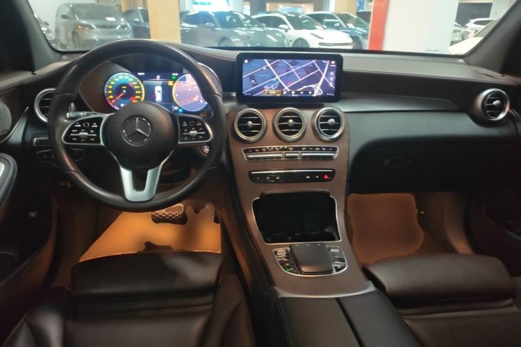 Used Mercedes-Benz GLC 2022 GLC 300 L 4MATIC Dynamic Model Center Console