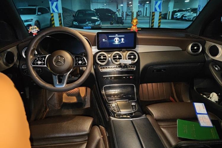 Used Mercedes-Benz GLC 2022 Second Facelift GLC 260 L 4MATIC Dynamic Edition Center Console