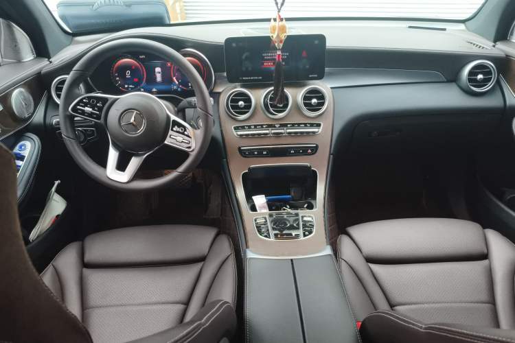 Used Mercedes-Benz GLC 2022 Refreshed GLC 300 L 4MATIC Dynamic Edition Center Console