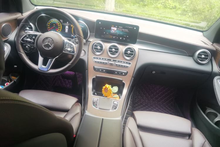 Used Mercedes-Benz GLC 2022 Second Facelift GLC 260 L 4MATIC Luxury Edition Center Console
