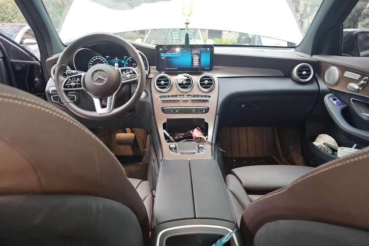 Used Mercedes-Benz GLC 2022 GLC 300 L 4MATIC Dynamic Edition Prestige Model Center Console