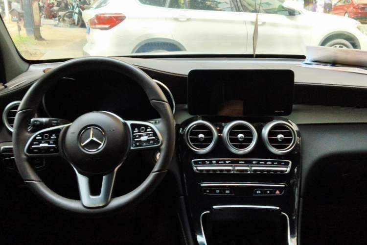 Used Mercedes-Benz GLC 2022 Refreshed GLC 260 L 4MATIC Dynamic Edition Center Console