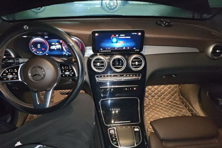 Used Mercedes-Benz GLC 2022 Facelifted GLC 260 L 4MATIC Dynamic Edition Center Console