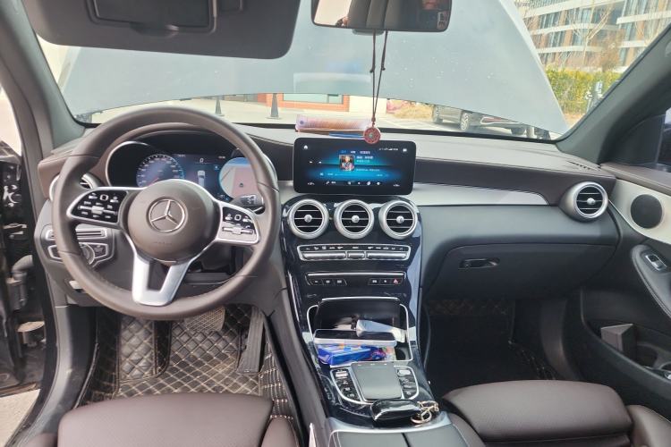 Used Mercedes-Benz GLC 2022 Facelifted GLC 260 L 4MATIC Dynamic Edition Center Console