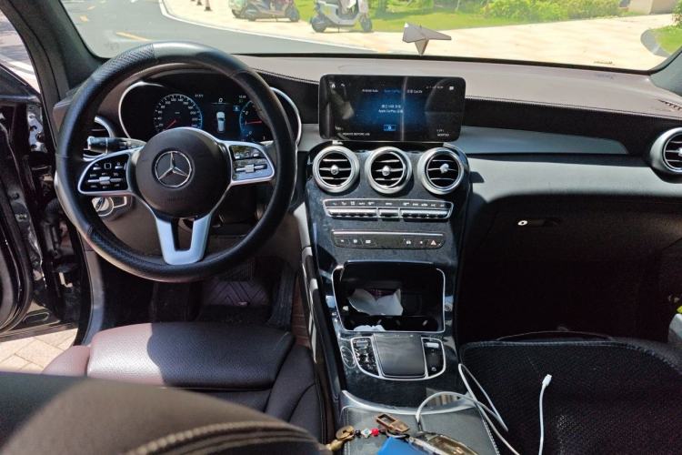 Used Mercedes-Benz GLC 2022 Facelifted GLC 260 L 4MATIC Dynamic Edition Center Console