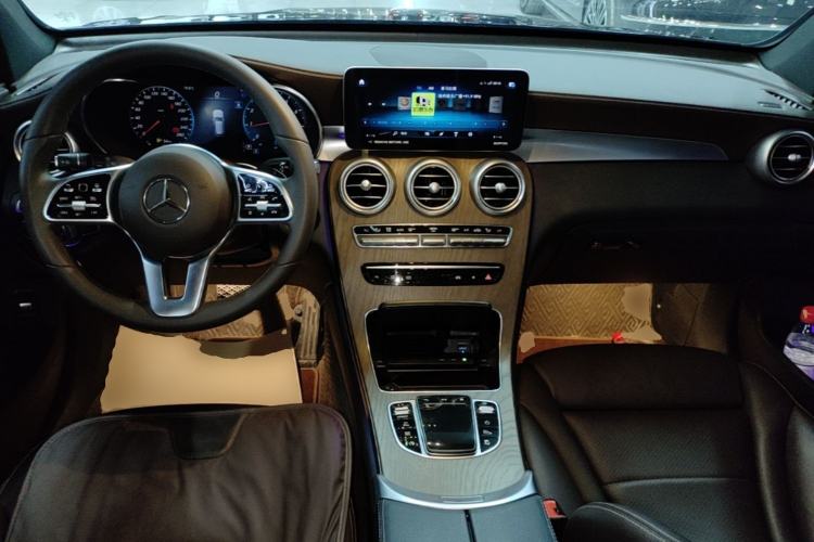 Used Mercedes-Benz GLC 2022 Second Facelift GLC 260 L 4MATIC Luxury Edition Center Console