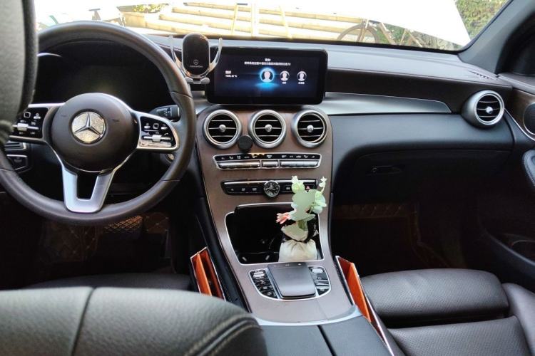 Used Mercedes-Benz GLC 2022 GLC 300 L 4MATIC Dynamic Model Center Console