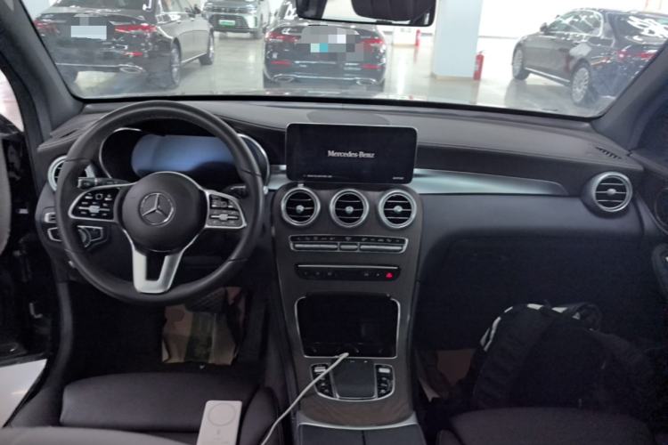 Used Mercedes-Benz GLC 2022 Facelift GLC 260 L 4MATIC Luxury Edition Center Console