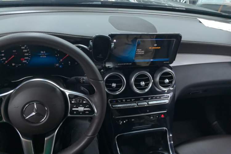 Used Mercedes-Benz GLC 2022 Facelifted GLC 260 L 4MATIC Dynamic Edition Center Console