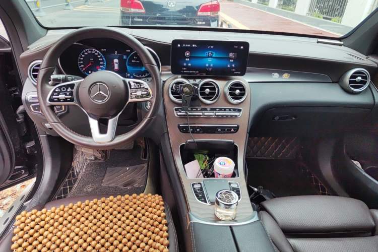 Used Mercedes-Benz GLC 2022 Second Facelift GLC 260 L 4MATIC Luxury Edition Center Console