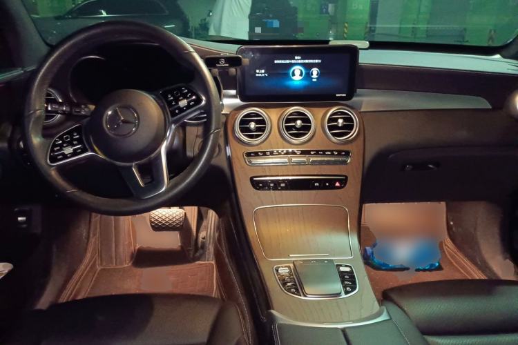 Used Mercedes-Benz GLC 2022 GLC 300 L 4MATIC Dynamic Model Center Console