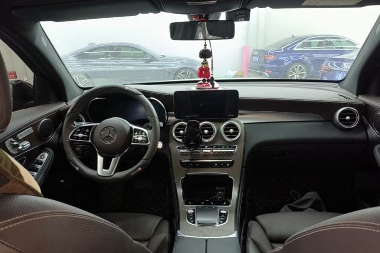 Used Mercedes-Benz GLC 2022 Facelift GLC 260 L 4MATIC Luxury Edition Center Console