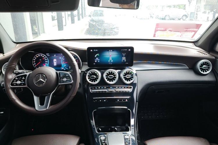 Used Mercedes-Benz GLC 2022 Facelifted GLC 260 L 4MATIC Dynamic Edition Center Console