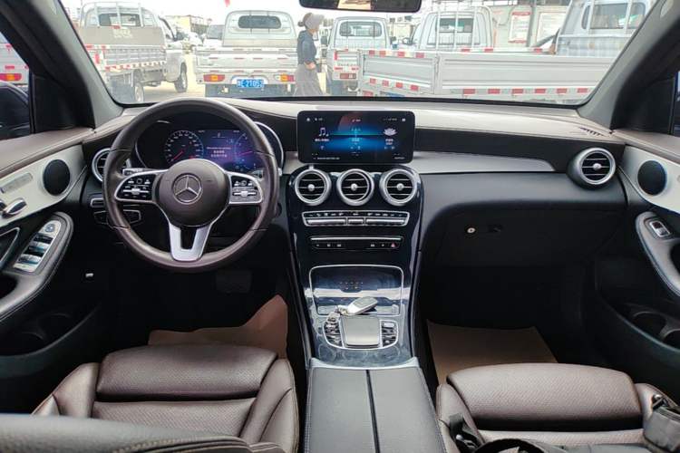 Used Mercedes-Benz GLC 2022 Refreshed GLC 260 L 4MATIC Dynamic Edition Center Console