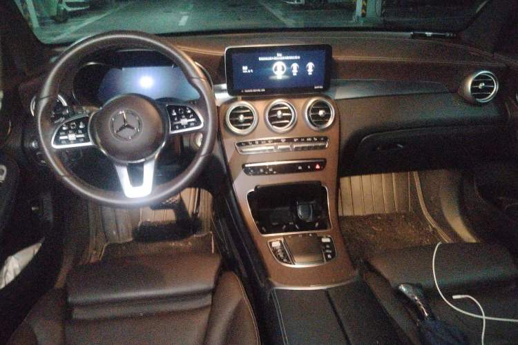 Used Mercedes-Benz GLC 2022 Second Facelift GLC 260 L 4MATIC Luxury Edition Center Console