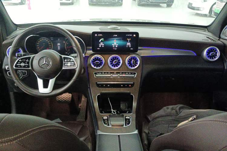 Used Mercedes-Benz GLC 2022 Facelift GLC 260 L 4MATIC Luxury Edition Center Console