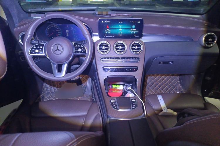 Used Mercedes-Benz GLC 2022 Refreshed GLC 300 L 4MATIC Dynamic Edition Center Console